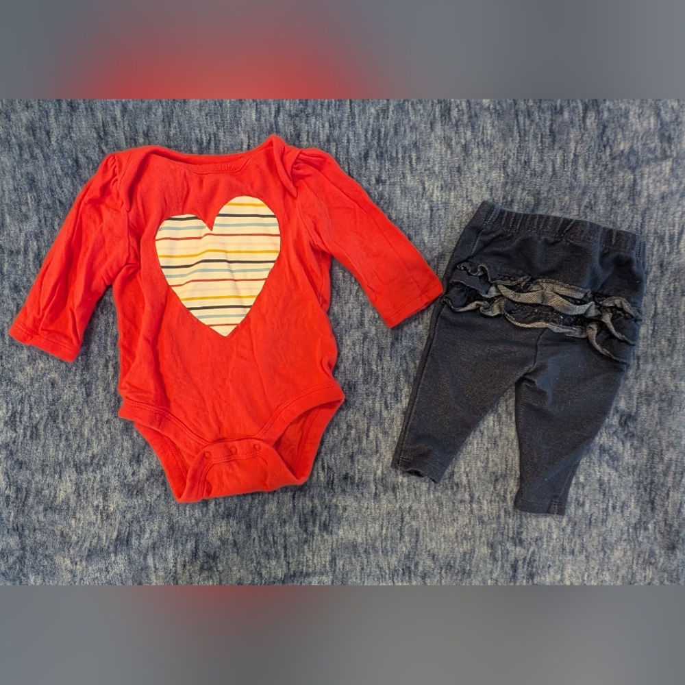 Baby Clothing Set with Heart and Floral Designs - Picture 2 of 3